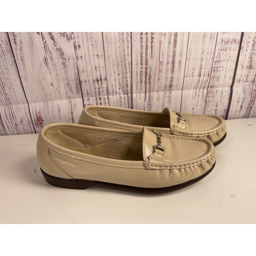 SAS Metro Slip-on leather Loafer Metal Buckle Accent white pearlescent Size 7.5M